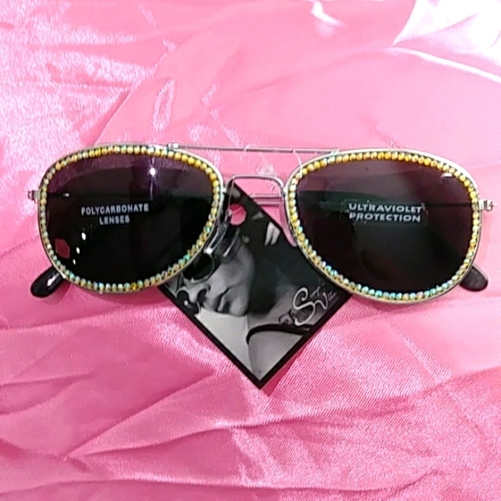 '23 SimplyVita sunglasses
